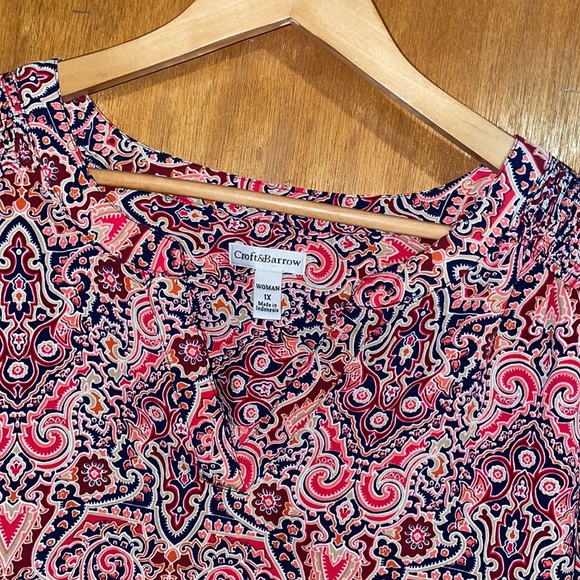 •CROFT & BARROW•NWOT RED/NAVY/WHITE/TAN/ORANGE IKAT V-NECK SLIT BLOUSE SIZE 1X - Picture 8 of 10